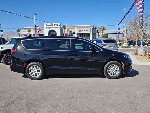 New 2025 Chrysler Pacifica Select image 9