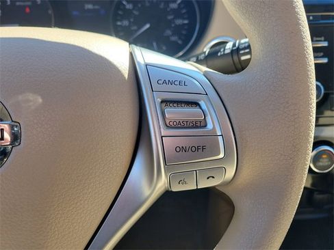 Used 2015 Nissan Rogue SV image 27