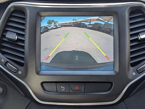 Used 2020 Jeep Cherokee Trailhawk w/ Cold Weather Group AWD/4WD image 13