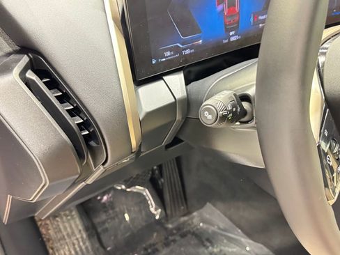 Used 2025 BMW X3 xDrive30i w/ Premium Package image 13