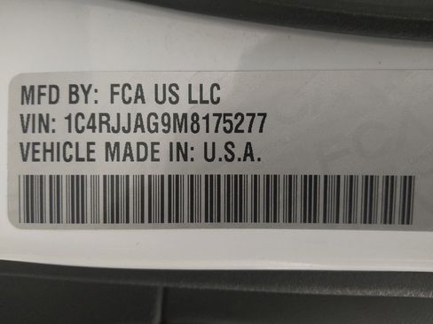 Used 2021 Jeep Grand Cherokee L Laredo w/ Luxury Tech Group I image 33