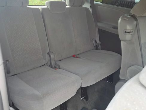 Used 2018 Toyota Sienna LE FWD image 13