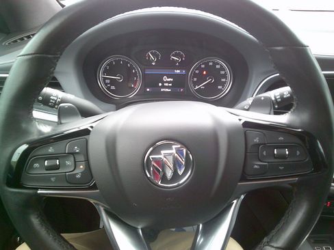 Used 2023 Buick Enclave Essence image 15