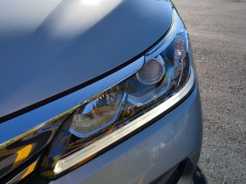 Used 2017 Honda Accord EX-L image 11