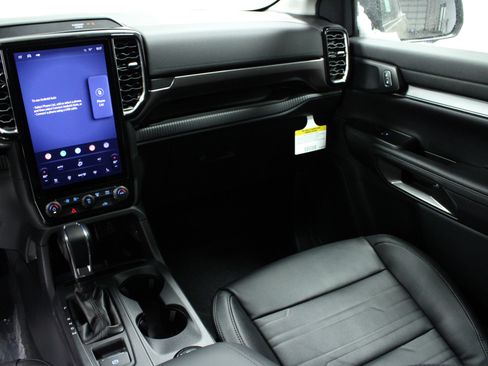 New 2025 Ford Ranger Lariat w/ Black Appearance Package image 18