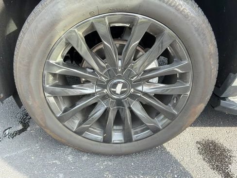 Used 2023 Cadillac Escalade ESV Premium Luxury w/ LPO, Floor Liner Package AWD/4WD image 5