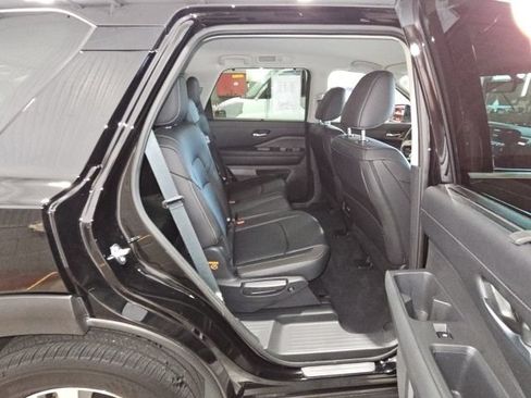 Certified 2025 Nissan Pathfinder SL AWD/4WD image 20
