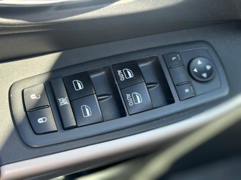 Used 2018 Jeep Cherokee Limited w/ High Altitude Package image 23