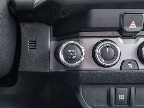 Used 2021 Toyota Tacoma TRD Sport AWD/4WD image 23