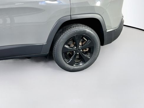 Used 2023 Jeep Cherokee Altitude Lux AWD/4WD image 30