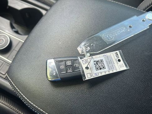 Used 2021 Volkswagen Atlas Cross Sport SE image 23