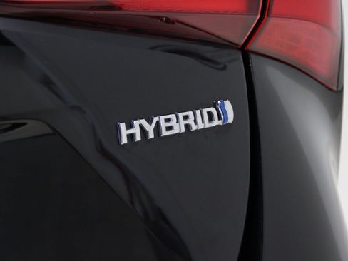 Used 2021 Toyota Prius LE FWD image 15