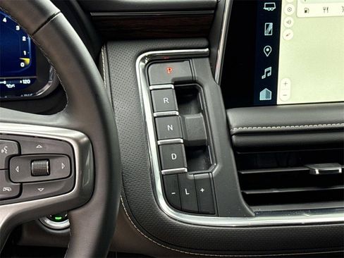 Used 2024 Chevrolet Suburban Premier image 24