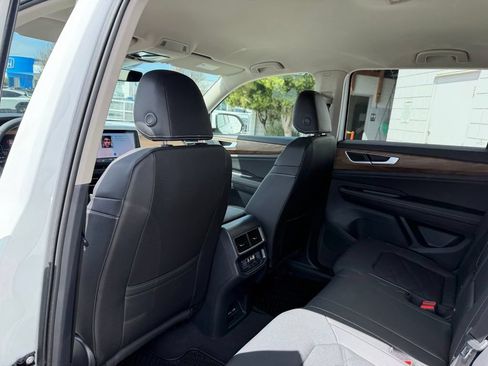 New 2026 Volkswagen Atlas SE FWD image 16