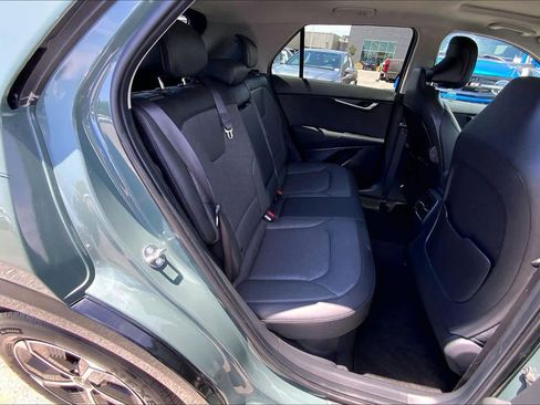 Used 2024 Kia Niro SX image 19