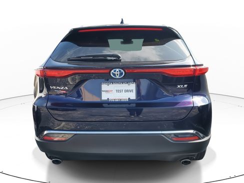 Used 2023 Toyota Venza XLE image 5