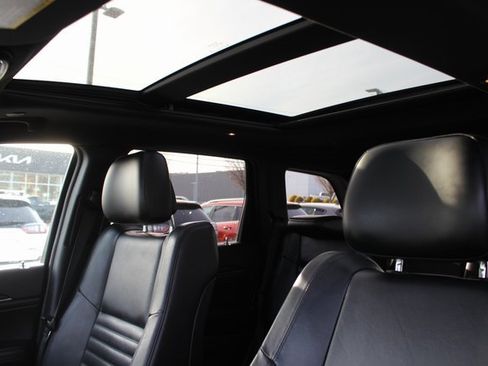 Used 2018 Jeep Grand Cherokee Limited image 22