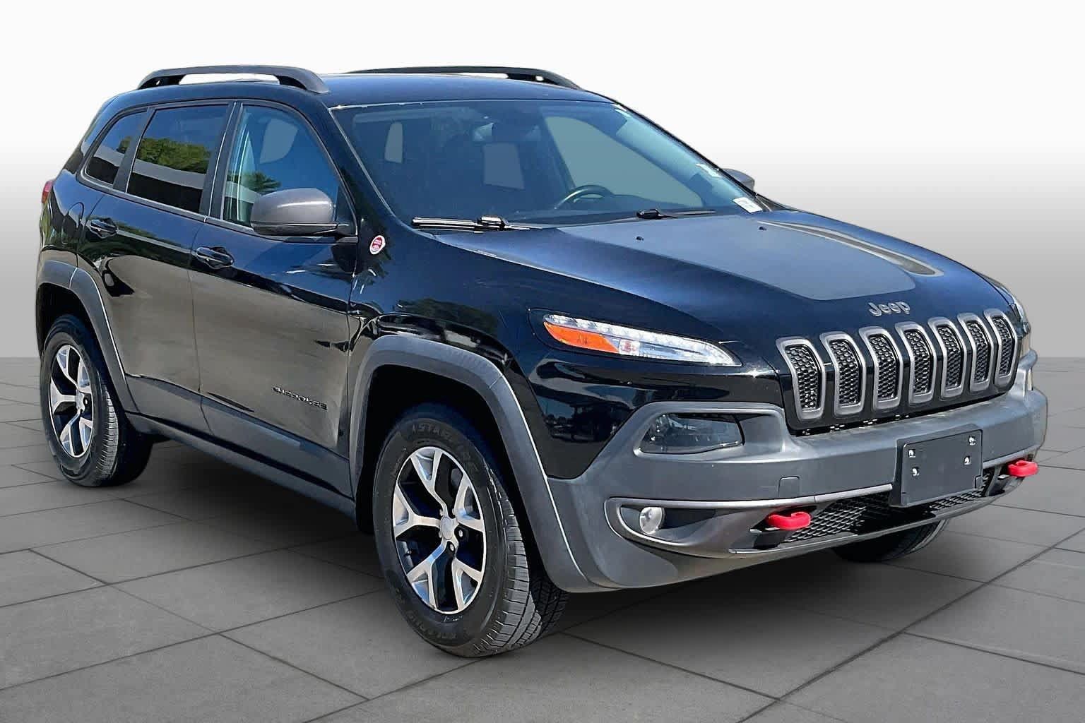 Used 2018 Jeep Cherokee Trailhawk AWD/4WD image 3