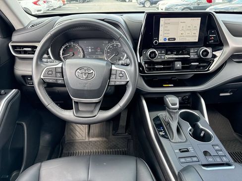 Used 2023 Toyota Highlander XLE AWD/4WD image 14