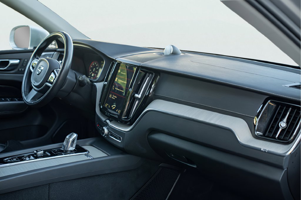Used 2018 Volvo XC60 T8 Inscription w/ Luxury Seat Package AWD/4WD image 37