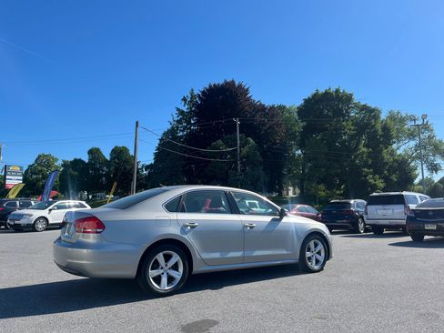 Used 2013 Volkswagen Passat 2.5 SE FWD image 28
