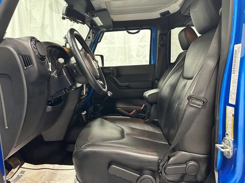 Used 2015 Jeep Wrangler Unlimited Sahara AWD/4WD image 14