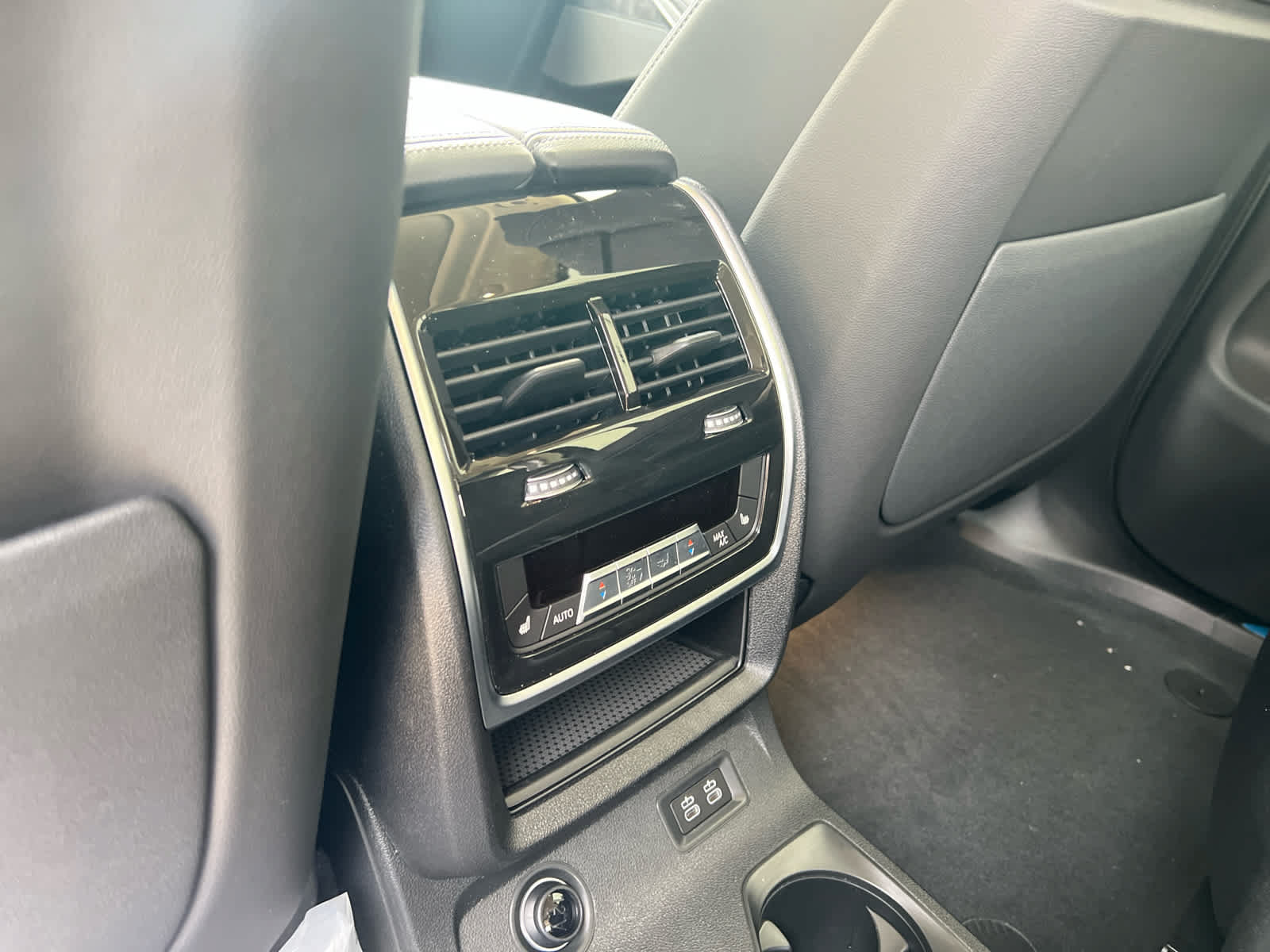Used 2025 BMW X7 xDrive40i w/ Premium Package AWD/4WD image 17