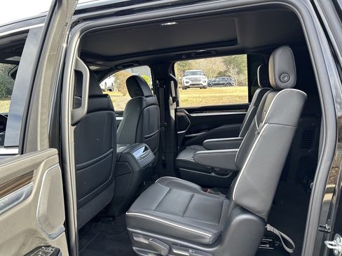 Used 2025 Cadillac Escalade ESV Premium Luxury image 45