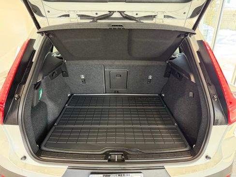 Certified 2025 Volvo XC40 B5 Plus image 27