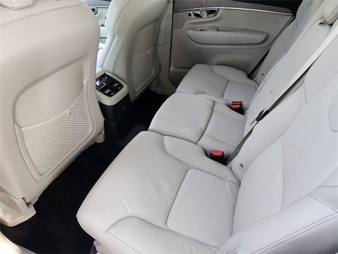 Certified 2025 Volvo XC90 T8 Plus w/ Protection Package Premier image 33