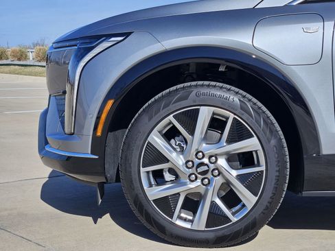 New 2026 Cadillac Optiq Luxury 1 image 11