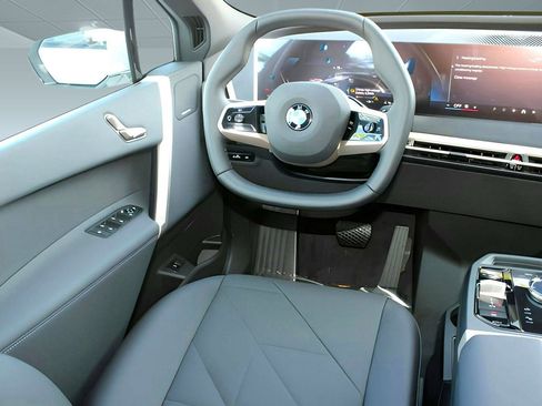 New 2026 BMW iX xDrive60 w/ Premium Package image 29