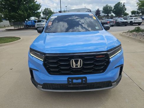 Used 2025 Honda Pilot TrailSport image 2
