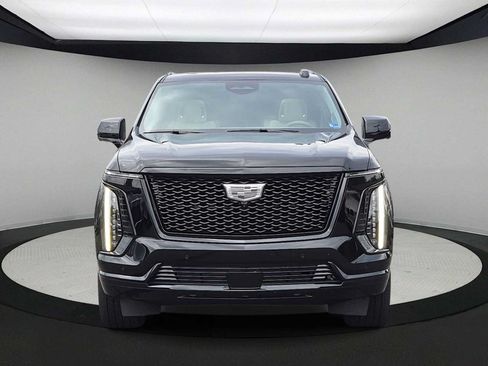 Used 2025 Cadillac Escalade Sport Platinum w/ LPO, ONYX Package AWD/4WD image 3