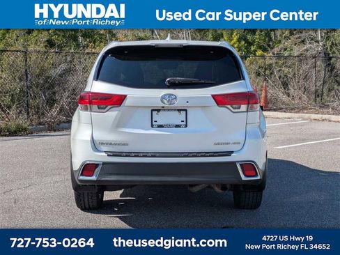 Used 2017 Toyota Highlander Limited Platinum image 4