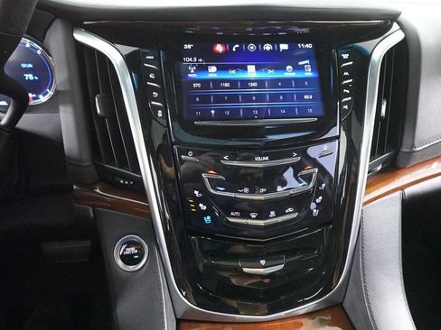 Used 2020 Cadillac Escalade ESV Premium Luxury image 18