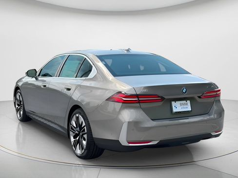 New 2027 BMW i5 xDrive40 AWD/4WD image 7