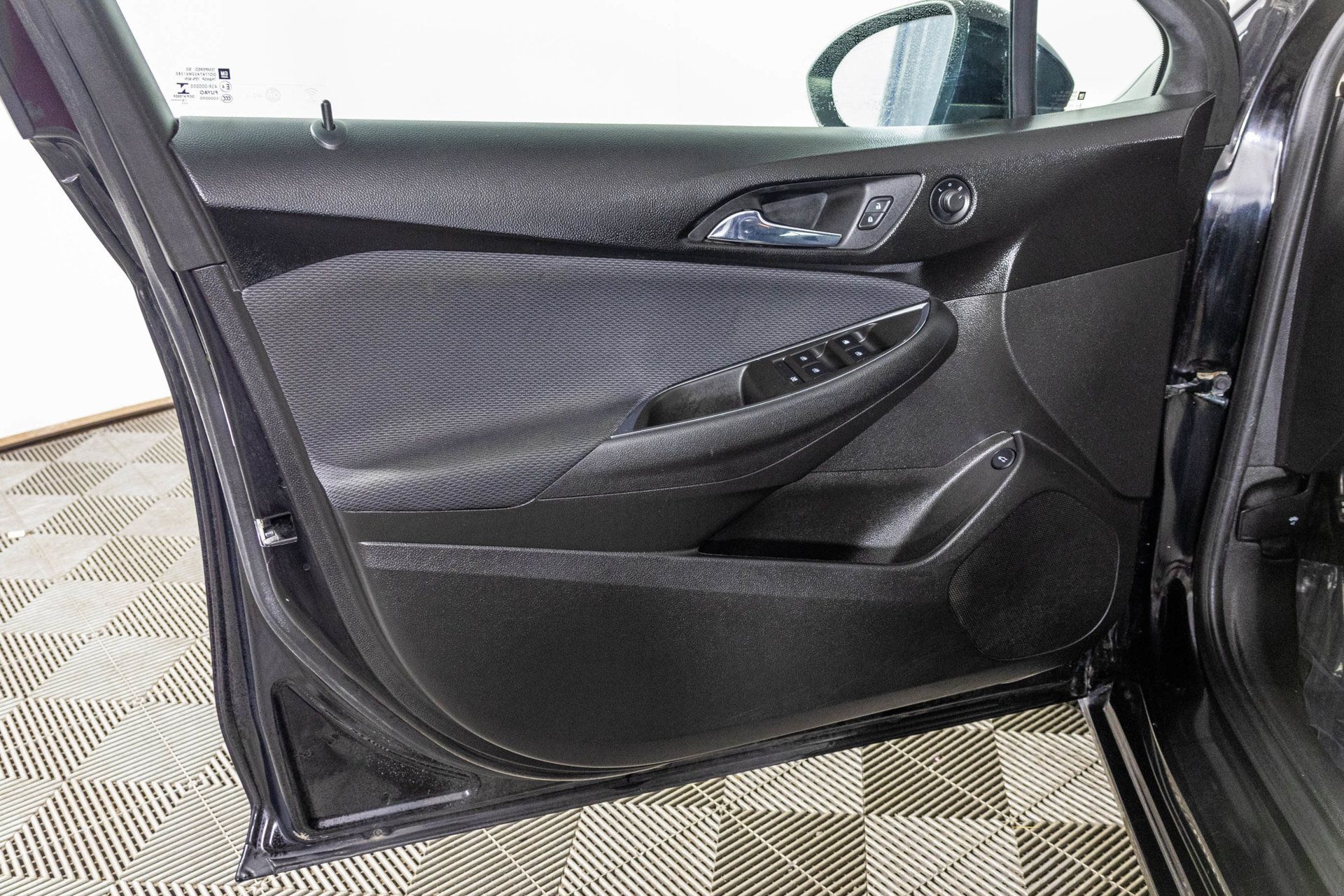 Used 2017 Chevrolet Cruze LS FWD image 32