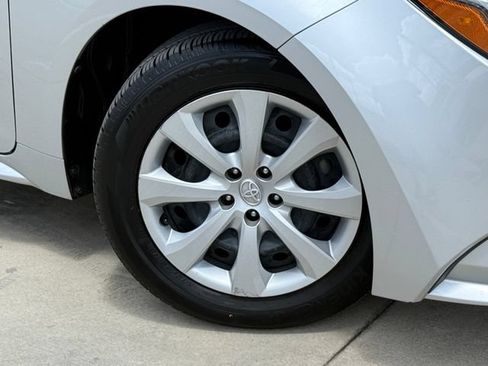 Used 2024 Toyota Corolla LE FWD image 2