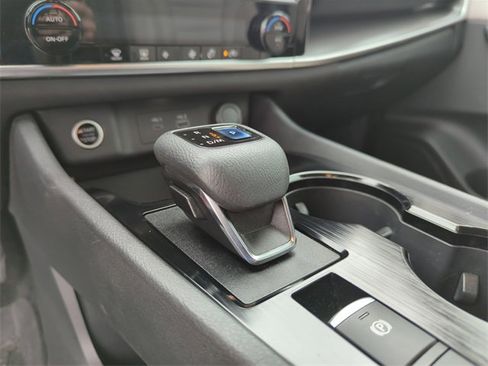 Certified 2021 Nissan Rogue SV image 31