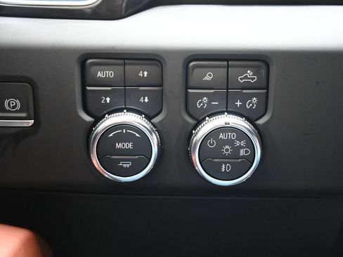 Used 2024 GMC Sierra 3500 Denali Ultimate AWD/4WD image 41