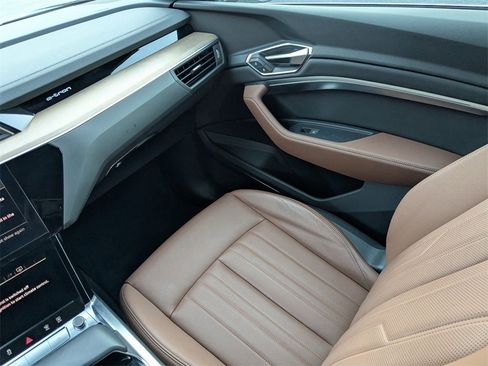 Used 2024 Audi Q8 e-tron Premium Plus w/ Premium Plus Package image 20