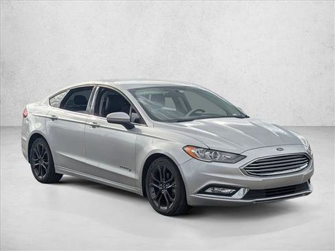 Used 2018 Ford Fusion SE w/ Equipment Group 601A image 3