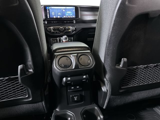 Used 2025 Jeep Wrangler Unlimited Rubicon w/ Convenience Group AWD/4WD image 22