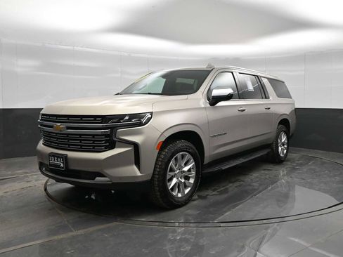 Used 2024 Chevrolet Suburban Premier image 4
