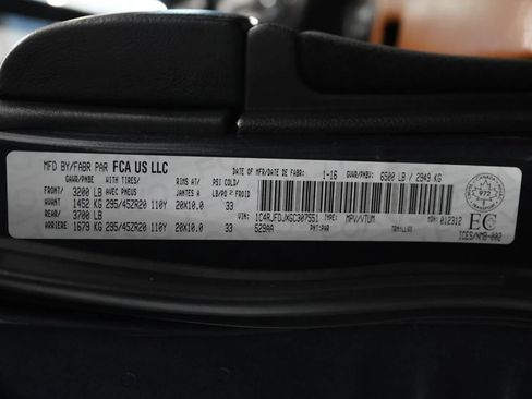 Used 2016 Jeep Grand Cherokee SRT image 61