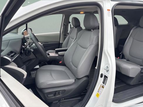Used 2024 Toyota Sienna XLE image 23