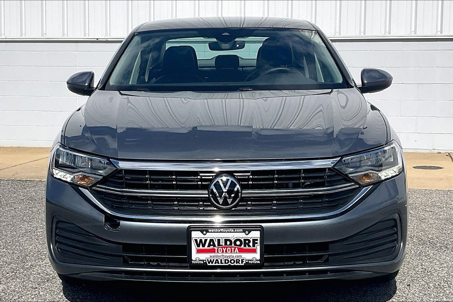Used 2024 Volkswagen Jetta SE FWD image 3