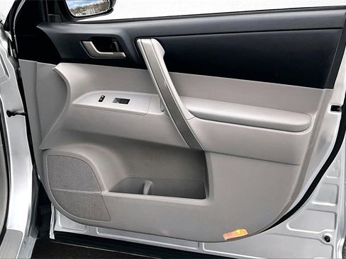 Used 2012 Toyota Highlander SE image 28