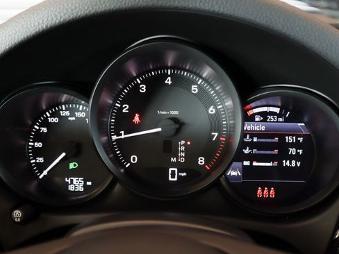 Used 2025 Porsche Macan image 17